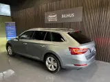 Skoda Superb 2,0 TDi 150 Style DSG - 4