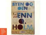 Byen og øen : roman af Benn Q. Holm (f. 1962) (Bog) - 3