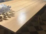 Spisebord med stole (plankebord) 