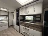 2024 - Hobby Excellent Edition 650 KMFe   Stor rummelig familie vogn med 2 køjer fra Hinshøj Caravan - 2