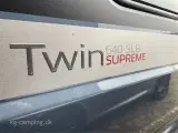 2023 - Adria Twin Supreme 640 SLB   Adria TWIN Supreme 640 SLB hvor alle de attraktive tilbehørs-krydser er vinget af. Weekend tilbud! - 2