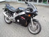 Yamaha  fzr 600 - 