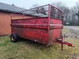 - - - Ca. 4 x 2 meter i kassen. - 4