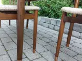Spisebord med 6 stole i nøddetræ