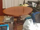 Spisebord i mahogni