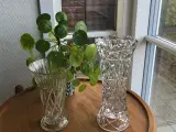 Vaser, høje, gamle i presset glas  - Holmegaard