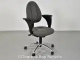 Savo kontorstol i grå med armlæn