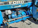 Ford 4110 Narrov smalspors traktor - 3