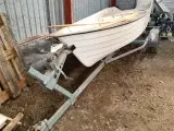 - - - Båd med 5 hk motor og trailer - 2