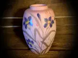 * Smuk antik vase - med flot blomstermotiv