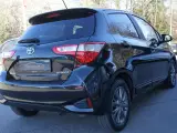 Toyota Yaris 1,5 Hybrid CHIC e-CVT - 2