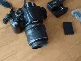 Nikon D5000 12.2mp, 8 GB ram og af-s VR 18-55mm ob