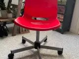 Rød kontorstol