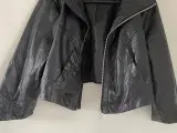 Kort læder jakje