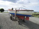 båd med indenbors-motor - 3