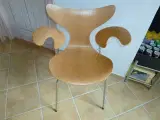 Arne Jacobsen Armstol MÅGEN Model 3208 