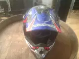 Takachi styrthjelm 