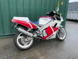 Yamaha FZR 1000 - 3