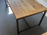 Rustikt bord af fyrtræ, stel i sort/grå metal - 4