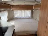 2014 - Eriba Touring Triton 430 GT   Lækker rejsevogn med fast dobbeltseng fra Hinshøj Caravan - 3
