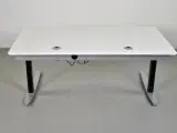Hæve-/sænkebord fra duba b8 med hvid plade og sort/alugråt stel, 160 cm. - 3
