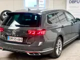 VW Passat 2,0 TDi 240 R-line Variant DSG 4Motion - 5