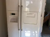 Køle/frys med ismaskine