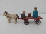 Erzgebirge:Miniature hestevogn med kusk og varer