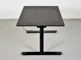 Hæve-/sænkebord med sort linoleum, 120 cm. - 2