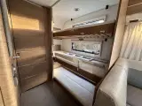 2020 - Adria Adora 573 PT Supreme   Super flot køjevogn med 3 Køjer - 5