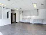 Kontor/showroom velegnet til undervisningsformål, handel mm - 4