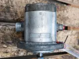 John Deere T660i Hydraulic Reel Pump AZ101779 - 3