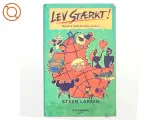 Lev stærkt! : krydret mad fra hele verden af Steen Larsen (f. 1946) (Bog)