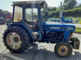 Ford 4110 Narrov smalspors traktor - 5