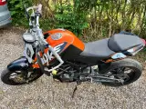 KTM Duke 200 - til banekørsel