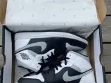 Nike Jordan air mid.