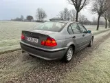 BMW 318i 2,0 aut. 4d - 3