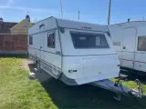 2006 - Cabby C55 55 550   Du får altid 13. mdr. garanti, vognen leveres fugt- og gastestet, synet og indregistreret, samt rengjort ind/- udvendigt. HUSK vi gerne tager din vogn i bytte. - 2