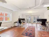 Lejemål i 2 plan med fine detaljer - 4