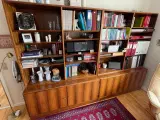 Mahogni/palisander reol. Skab i bund, hylder i top