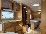 2009 - LMC Concerto 550 E   Rigtig fin vogn med enkelsenge fra Hinshøj Caravan A/S - 2