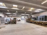 Regulær lager- og produktionshal udlejes - 2
