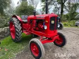 Veterantraktor Nuffield 10/60 D - 4