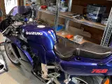 Suzuki GSXR 750 - 3