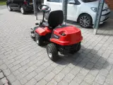 Meget Velholdt Plænetraktor .