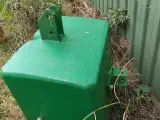 - - - - - - Ca. 800 kg +/- - 3