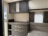 2025 - Hobby De Luxe 400 SFE   Fantastisk rejsevogn fra Hobby med en dejlige franskdobbelt seng fra Hinshøj Caravan. - 3