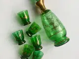 Flaskegrøn m guld, karaffel og 6 små glas, samlet pris