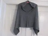 Grå one size poncho fra Ginatricot