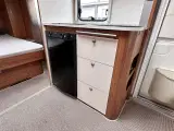 2014 - Adria Adora 563 PU   Fritstående queen seng - 5